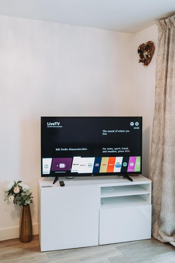 Deluxe 2 Bed Flat In Patchway Near Aztec West And Cribbs Causeway Bristol Apartment Екстериор снимка