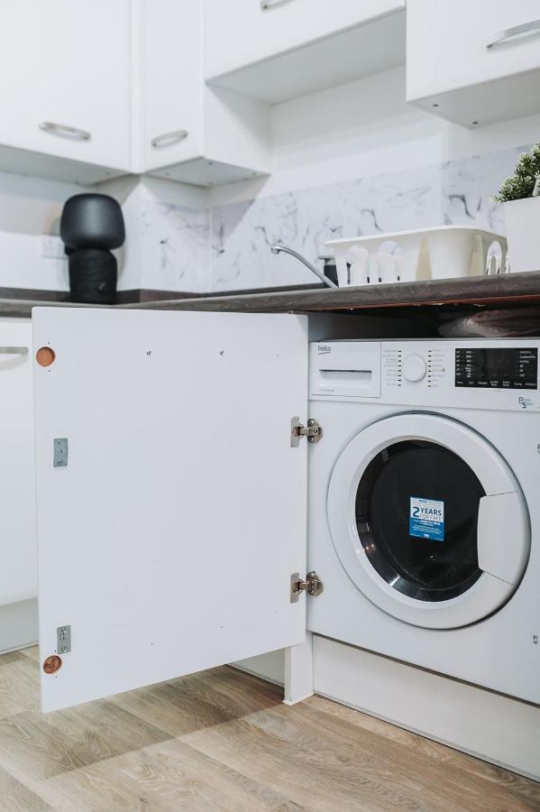 Deluxe 2 Bed Flat In Patchway Near Aztec West And Cribbs Causeway Bristol Apartment Екстериор снимка